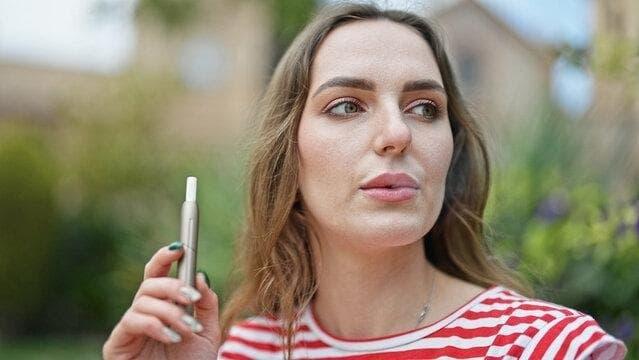 E-papierosy trendleri 2026 ve five pawns pod uyumluluğu, tat yorumları ile en iyi aksesuarlar